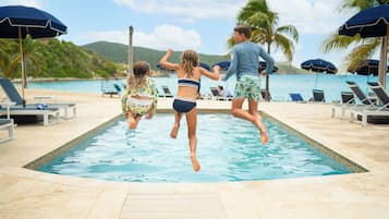 3 Außenpools, Sonnenschirme, Liegestühle