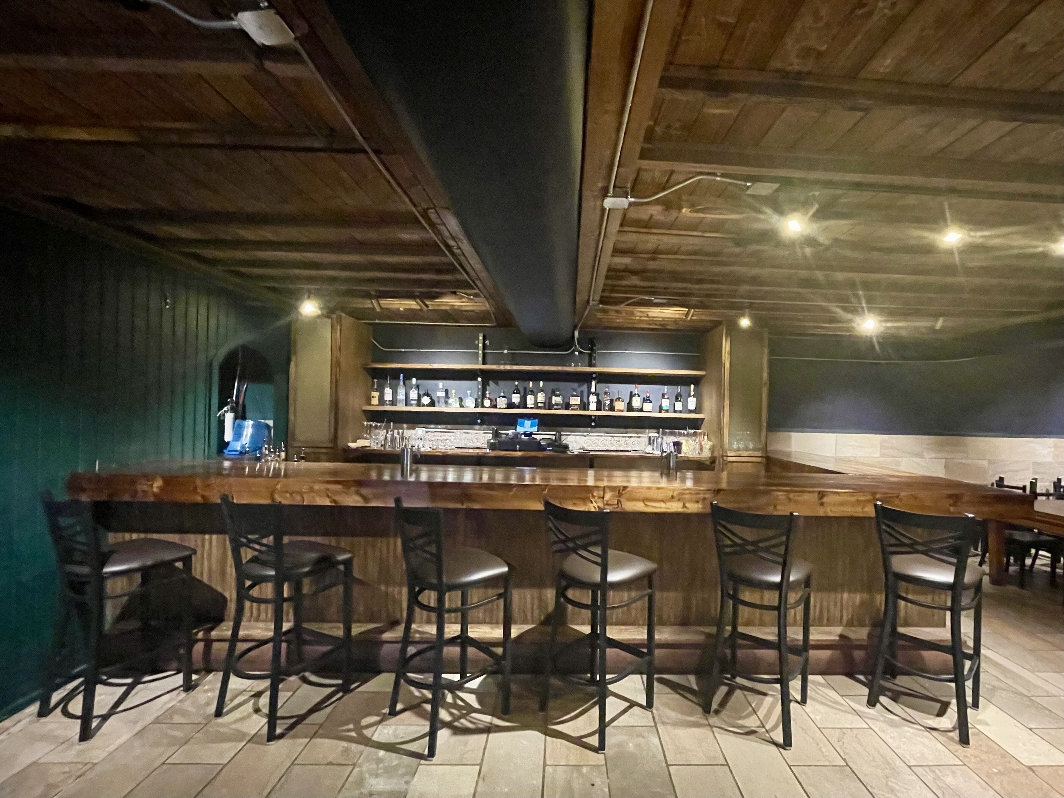 Breakfast and dinner served, American cuisine