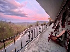 Deluxe Room, 1 Queen Bed, Non Smoking, Balcony (Room 312) | Balcony view