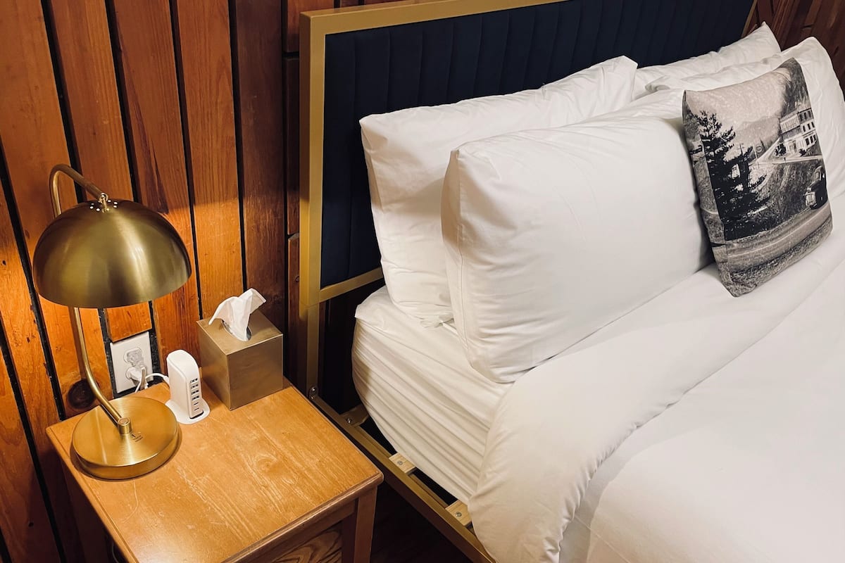 Standard Room, 1 Queen Bed, Non Smoking (Room 204) | Premium bedding, bed sheets, alarm clocks