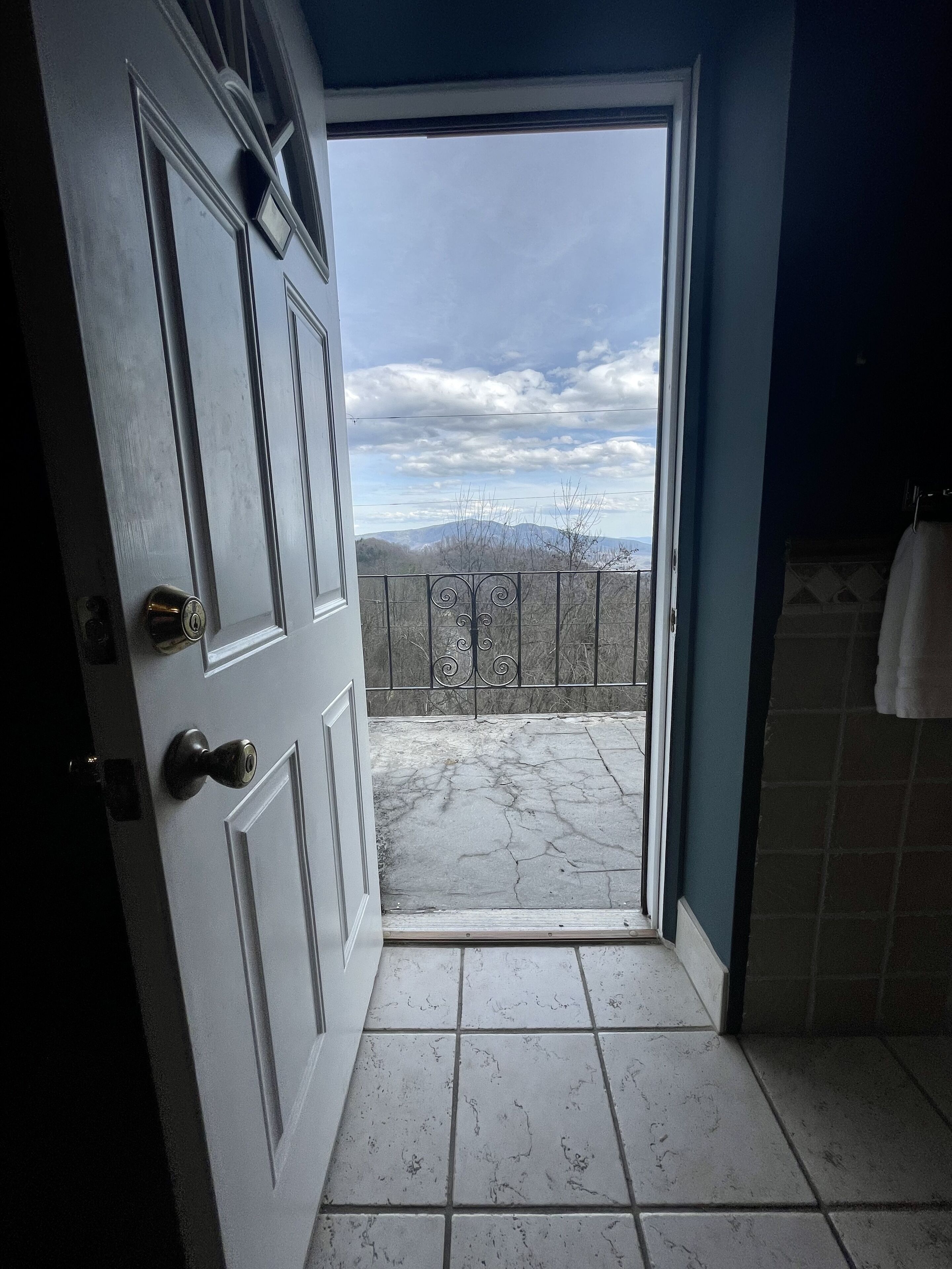 Deluxe Room, 1 Queen Bed, Non Smoking, Balcony (Room 312) | Balcony view