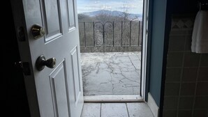 Deluxe Room, 1 Queen Bed, Non Smoking, Balcony (Room 312) | Utsikt fra balkong
