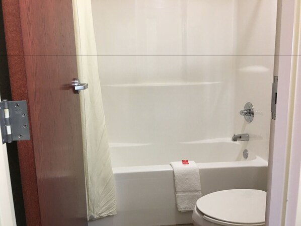 Free toiletries, hair dryer, towels, soap - Econo Lodge Inn & Suites Searcy Area (Searcy)