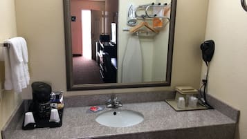 Amenidades de baño gratuitas, secadora de cabello, toallas, jabón