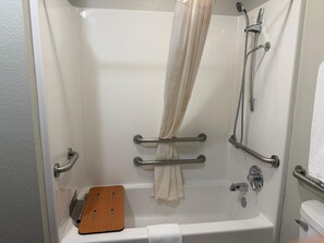 Free toiletries, hair dryer, towels, soap - The Magnolia Hotel Searcy (Searcy)