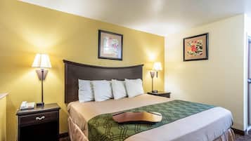 Rom – standard, 1 kingsize-seng med sovesofa, ikke-røyk | Senger med overmadrass, skrivebord og skrivebord for bærbar PC