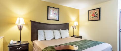 Habitación estándar, 1 cama de matrimonio grande con sofá cama, no fumadores | Colchones con acolchado adicional y escritorio