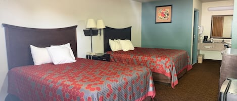 Deluxe-Doppelzimmer, 2 Queen-Betten, barrierearme Badewanne, Nichtraucher | Pillowtop-Betten, Schreibtisch, laptopgeeigneter Arbeitsplatz