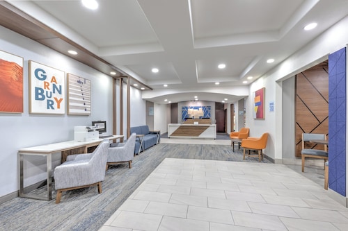 Holiday Inn Express & Suites Granbury by IHG