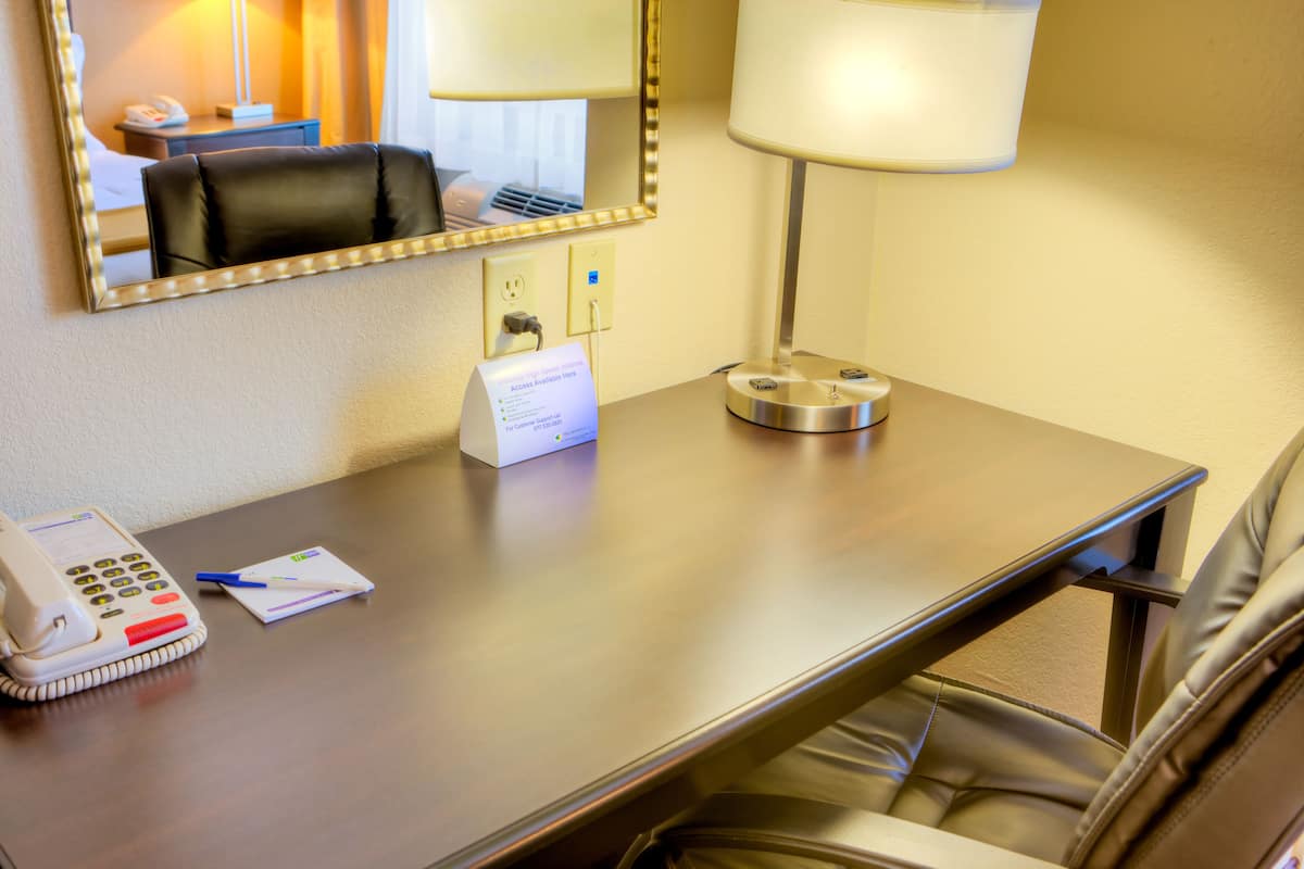 1 bedroom, in-room safe, desk, laptop workspace