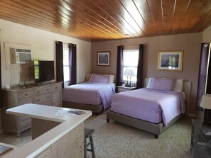 Large Efficiency | Pillowtop beds, desk, blackout drapes, soundproofing