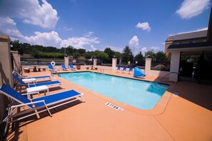 A swimming pool with lounge chairs and a no diving sign. - Holiday Inn Express & Suites Atlanta East – Lithonia by IHG (Lithonia)