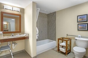 Bañera con ducha, artículos de tocador gratuitos, secador de pelo