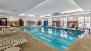 A swimming pool with lounge chairs and a sun terrace. - Comfort Suites Macon Northwest (Macon)