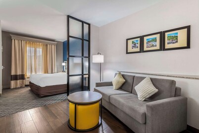 Comfort Suites Macon Northwest