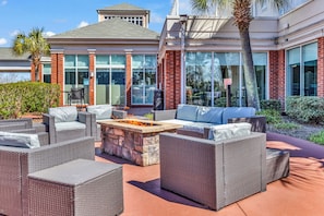 Terrace/patio - Hilton Garden Inn Myrtle Beach/Coastal Grand Mall (Myrtle Beach)