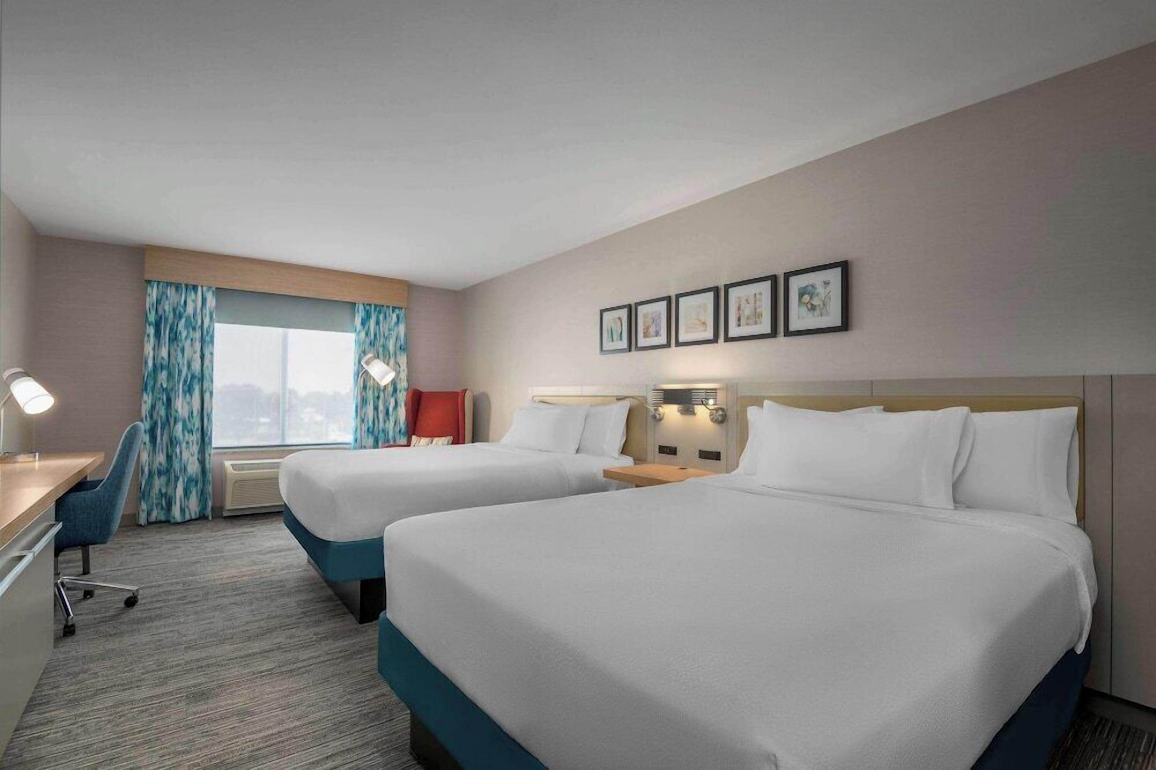 Hypo-allergenic bedding, in-room safe, iron/ironing board, free WiFi