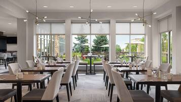 Desayuno (con cargo)