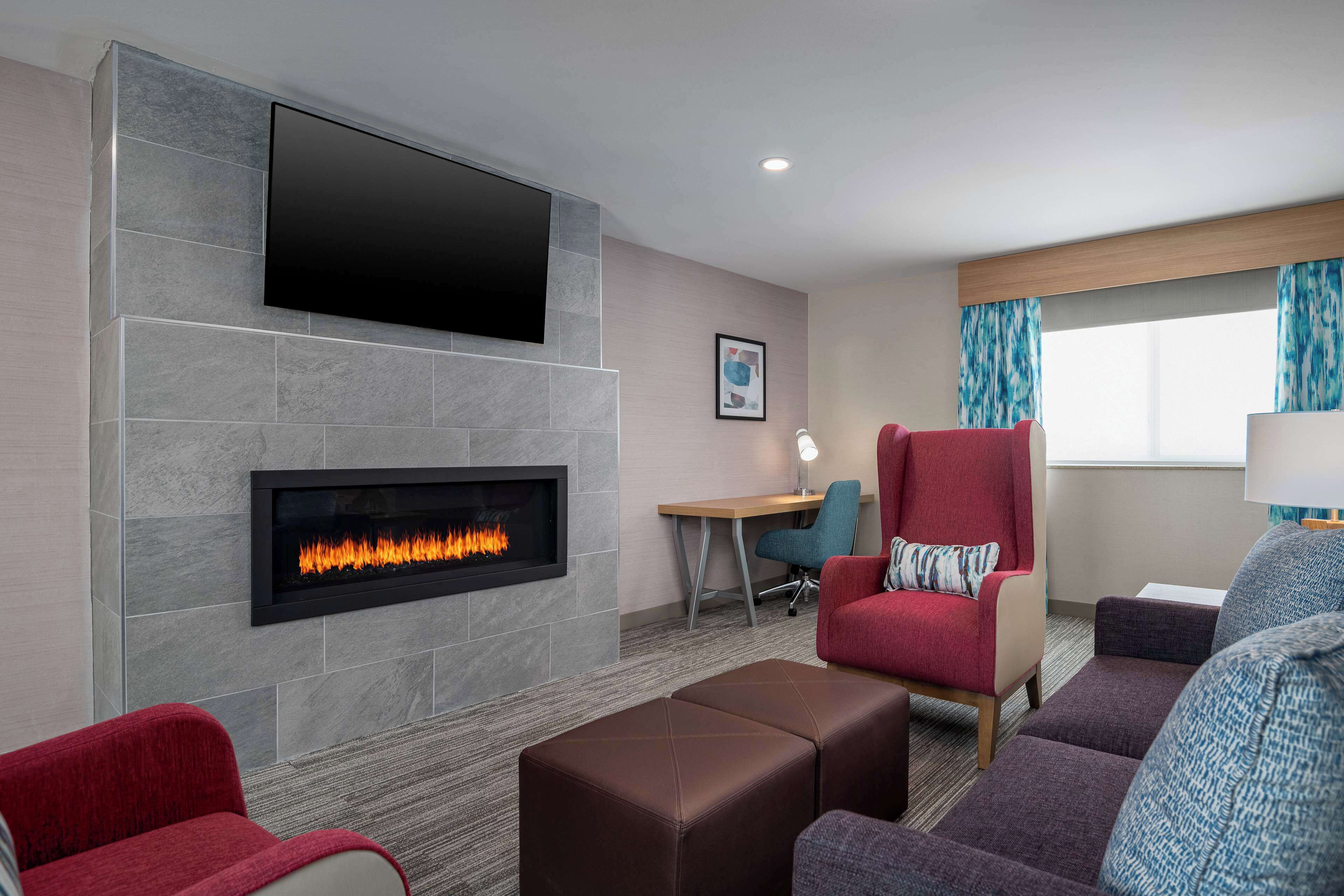 presidential suite, 1 king bed | living area | 26-inch lcd tv with cable channels, tv, video game console