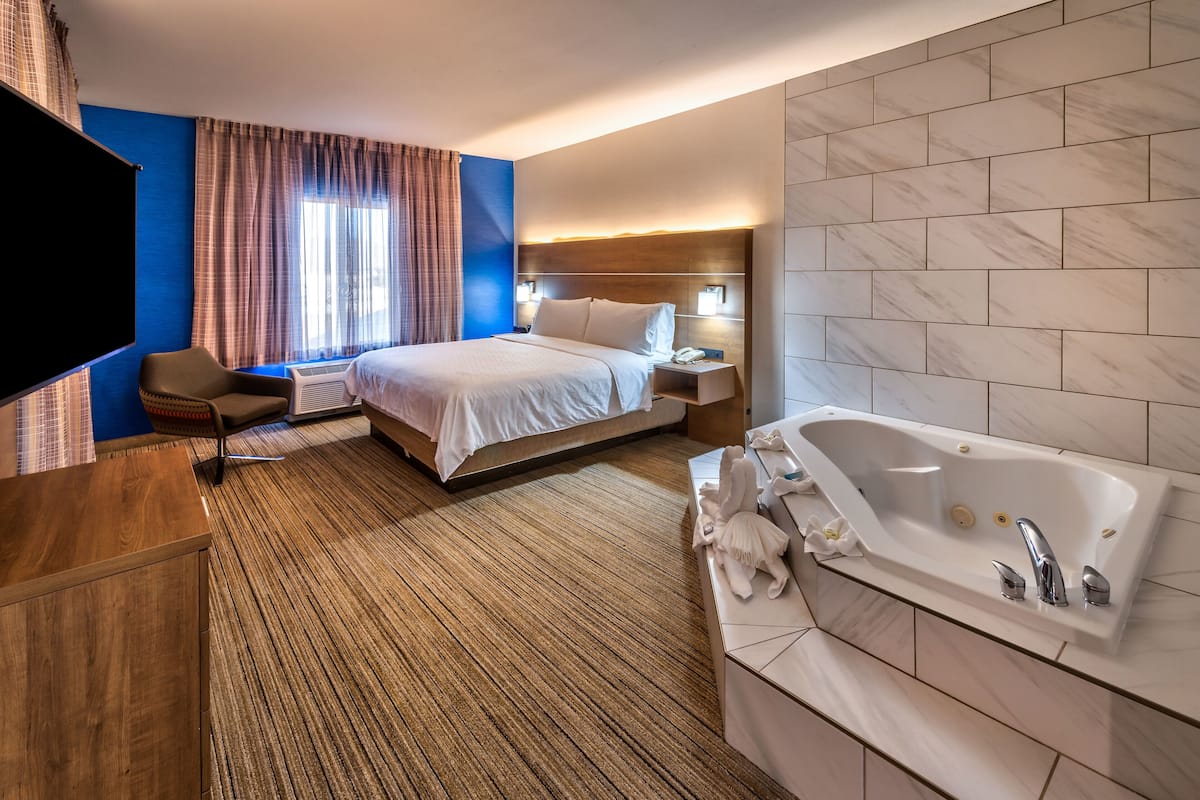 suite, 1 king bed, jetted tub | 1 bedroom, in-room safe, desk, iron/ironing board