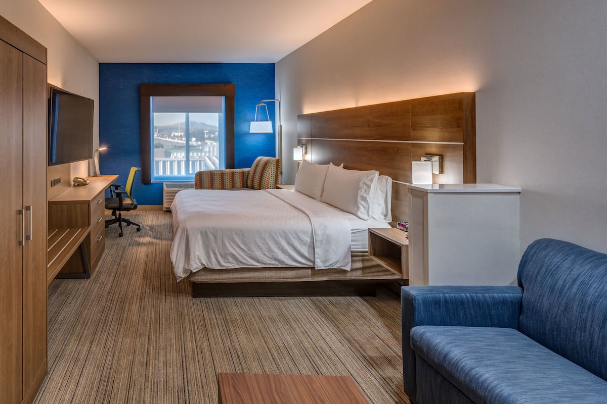 1 bedroom, in-room safe, desk, iron/ironing board