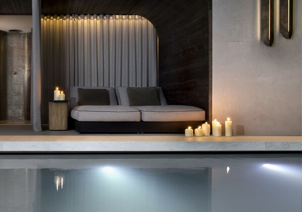 Couples treatment room(s), sauna, hot tub, steam room