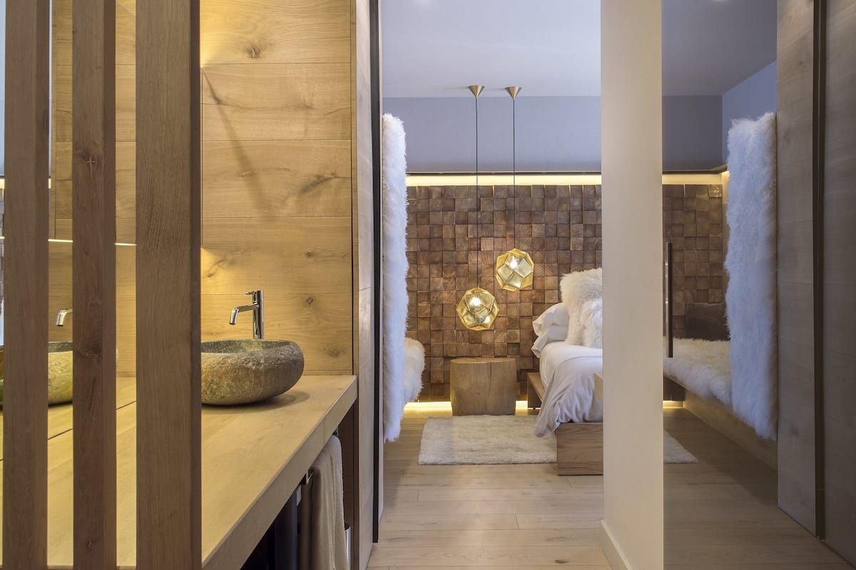 1 bedroom, premium bedding, down duvets, minibar