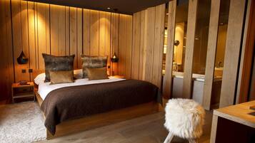 Habitación doble Auténtica, Spa incluido | Ropa de cama de alta calidad, edredones de plumas, minibar y caja fuerte