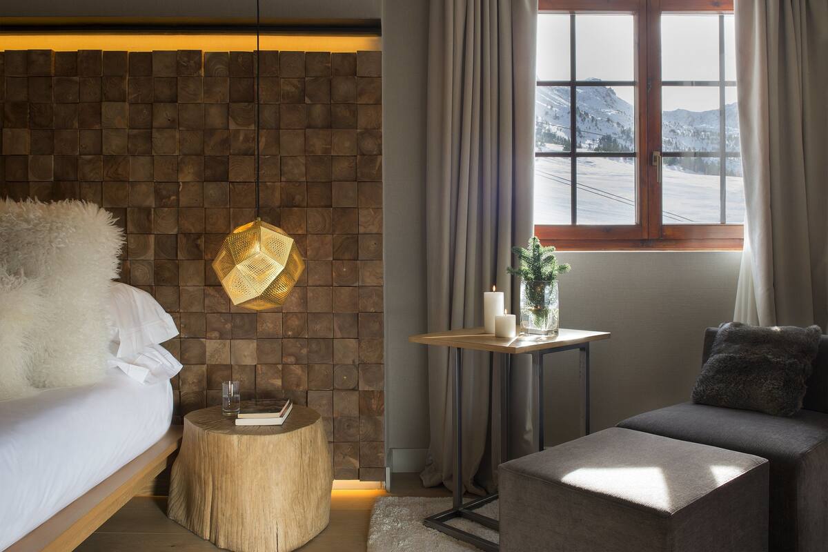 Premium bedding, down duvets, minibar, in-room safe