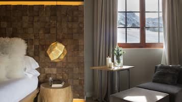 Premium bedding, down duvets, minibar, in-room safe