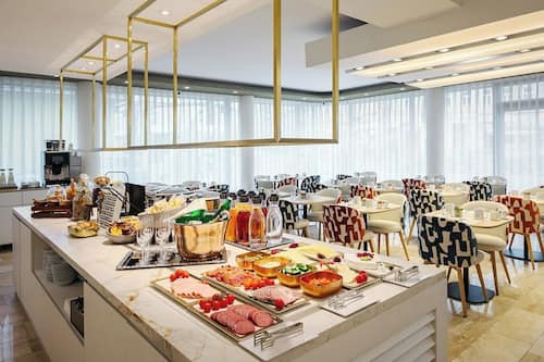 Tägliches Frühstücksbuffet gegen Gebühr
