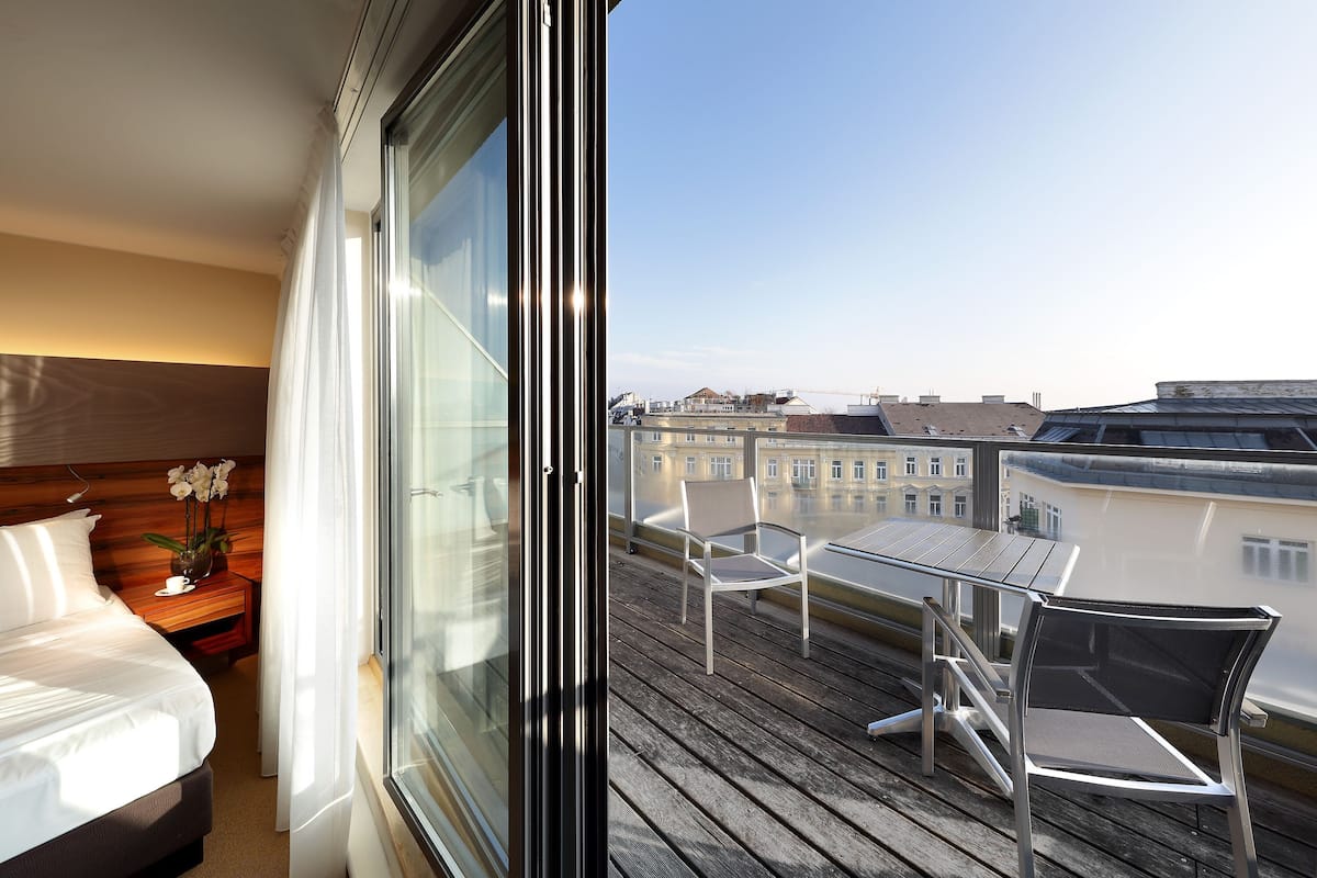 Minibar, in-room safe, desk, laptop workspace