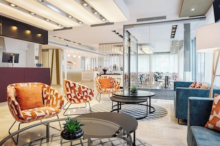 Bar en el lobby. Hotel Eurostars Embassy