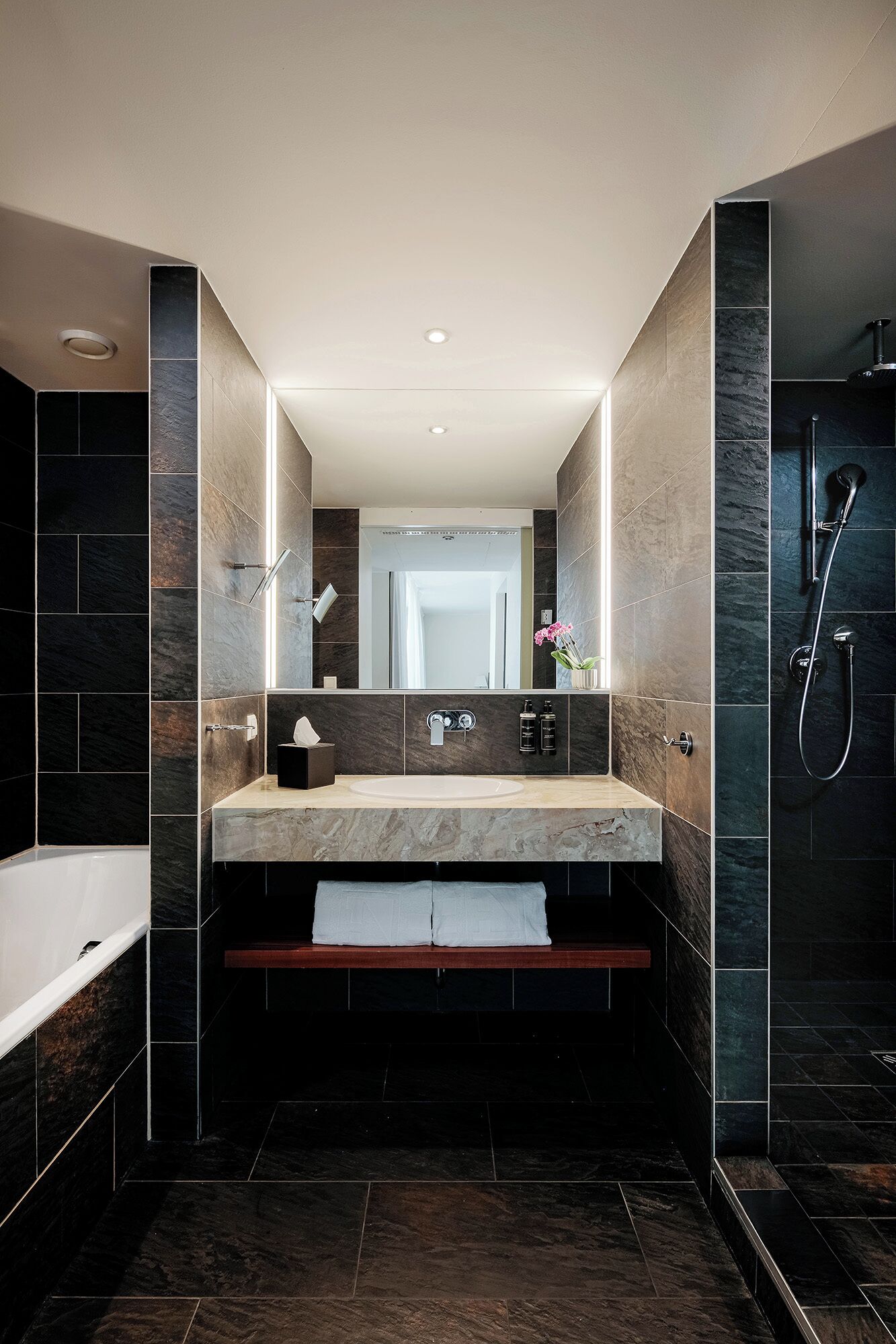 Photo - Eurostars Embassy