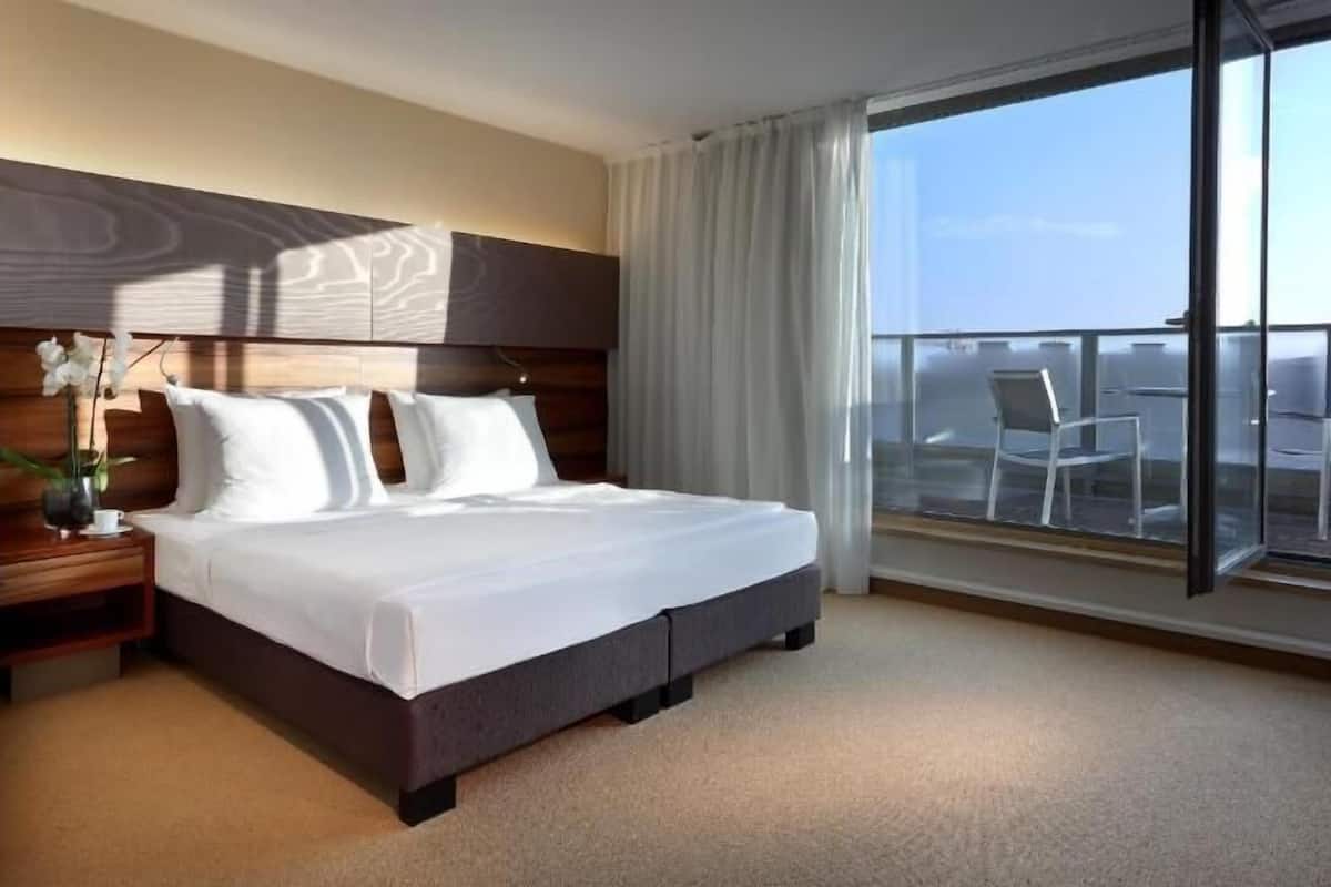 Minibar, in-room safe, desk, laptop workspace