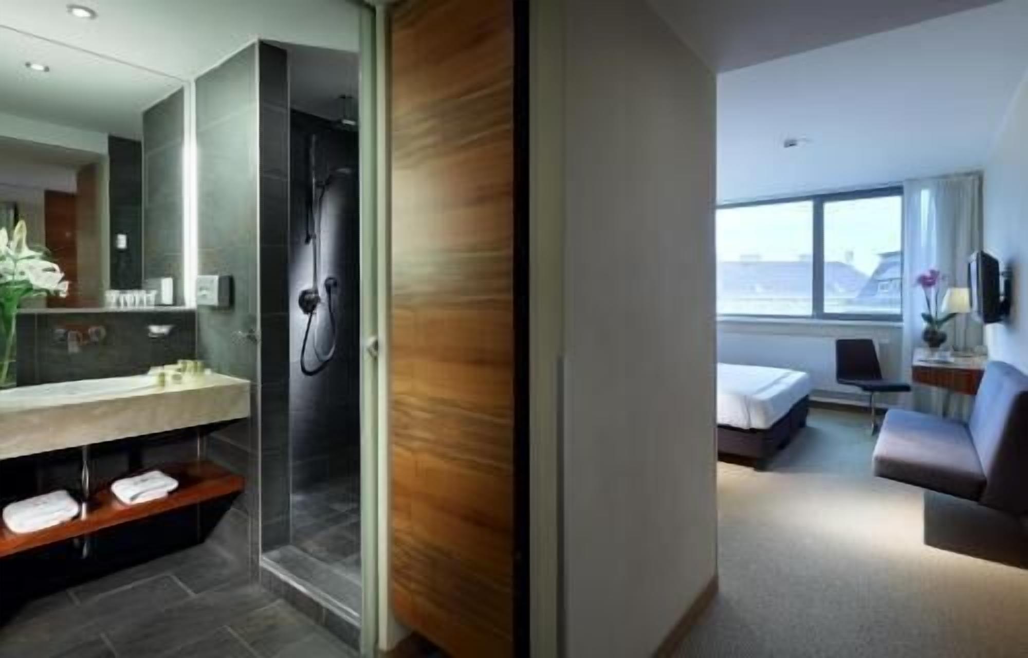 Minibar, in-room safe, desk, laptop workspace