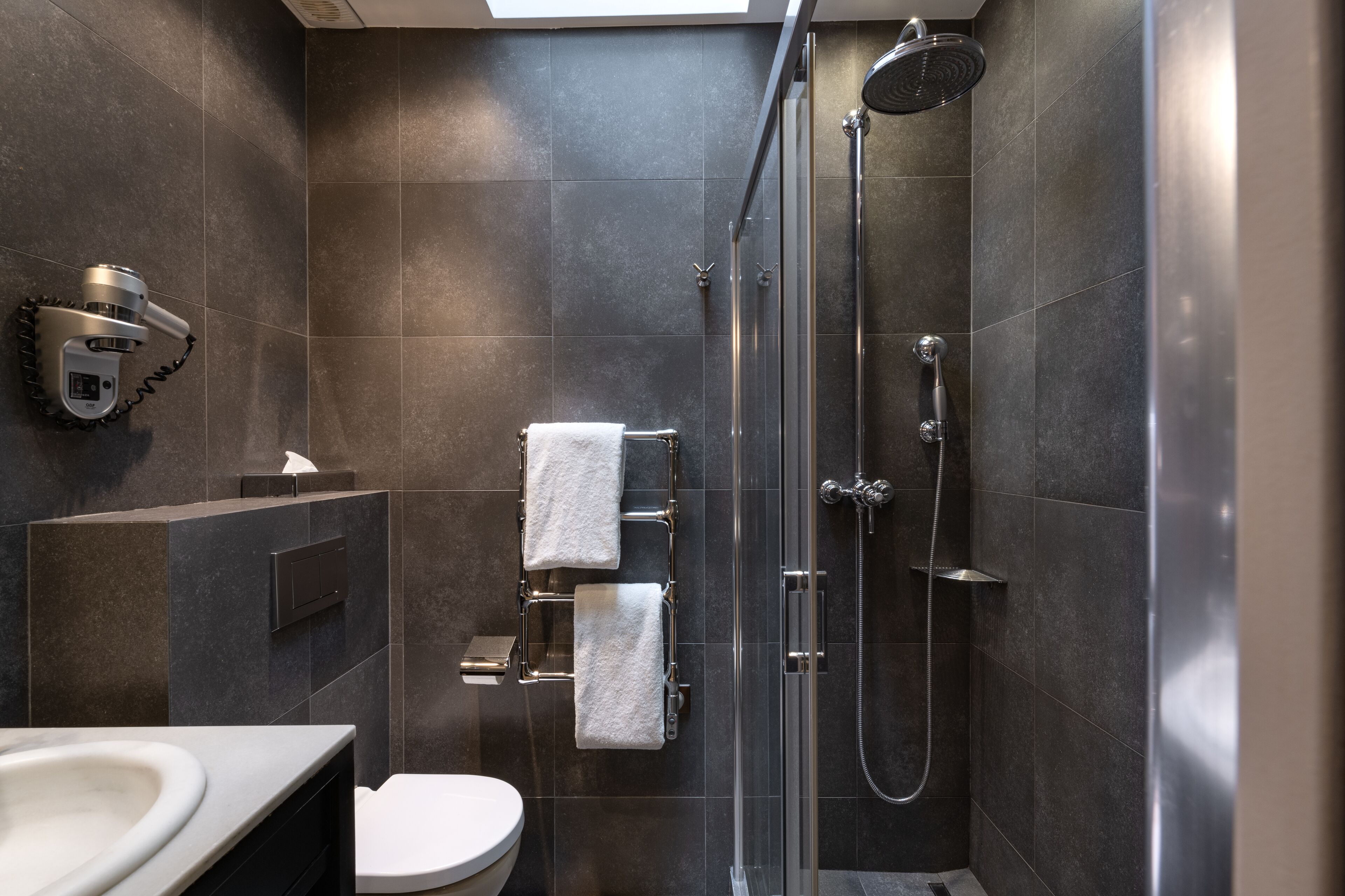 comfort double room | bathroom | free toiletries, hair dryer, towels