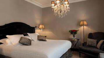 高档床上用品、客房内保险箱、特色装修、隔音