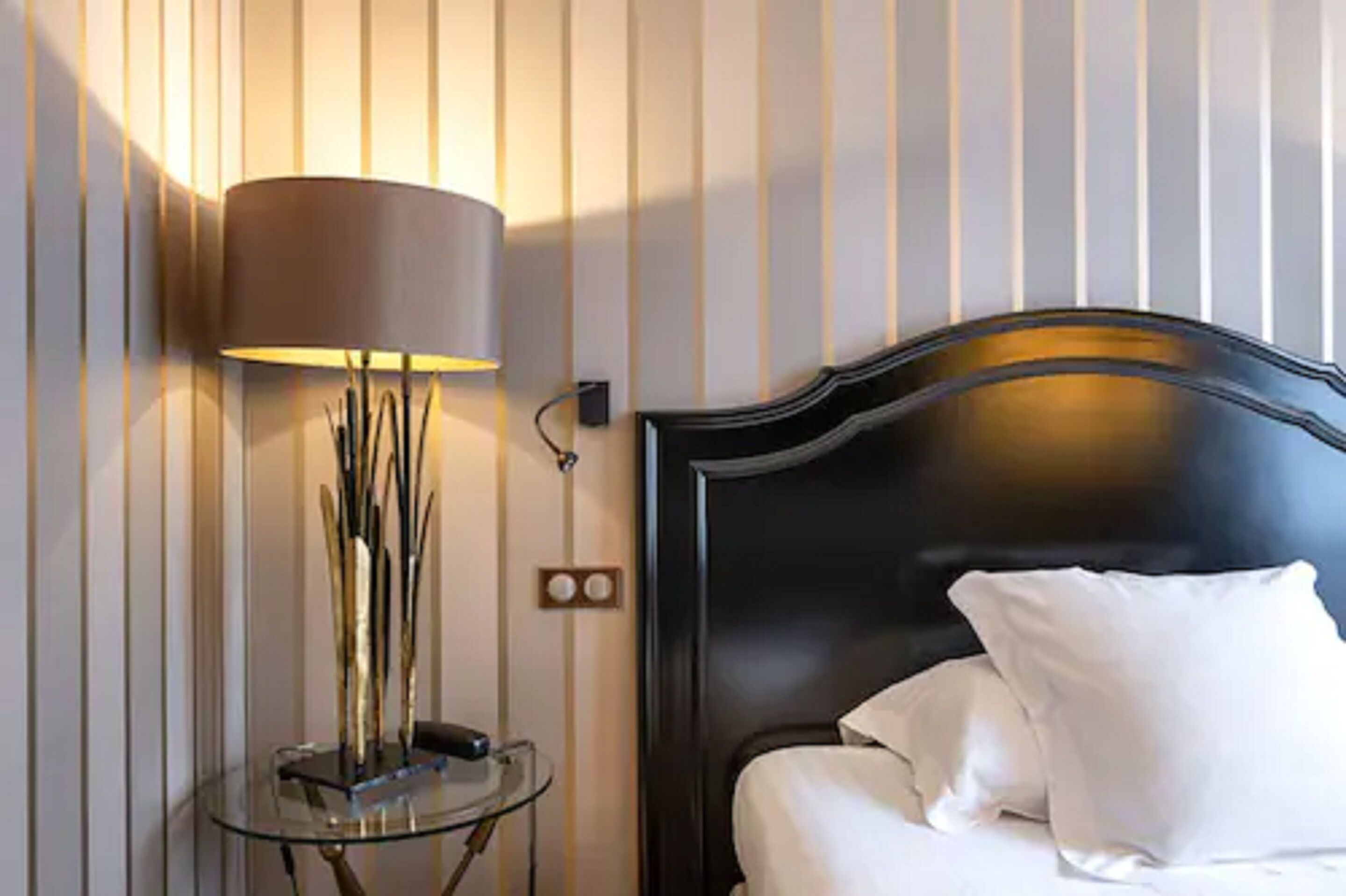 premium bedding, in-room safe, individually decorated, soundproofing