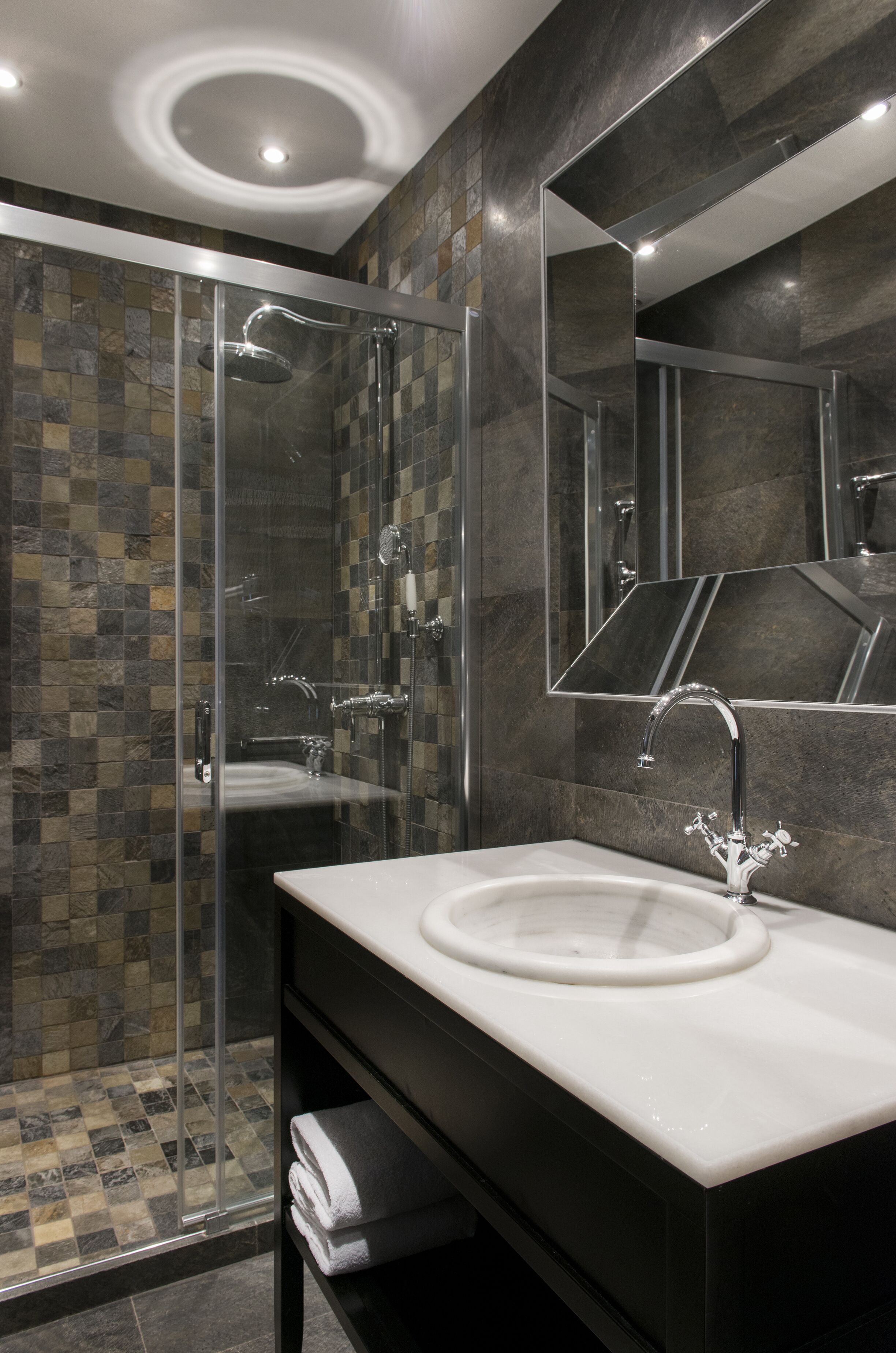 deluxe double room | bathroom | free toiletries, hair dryer, towels