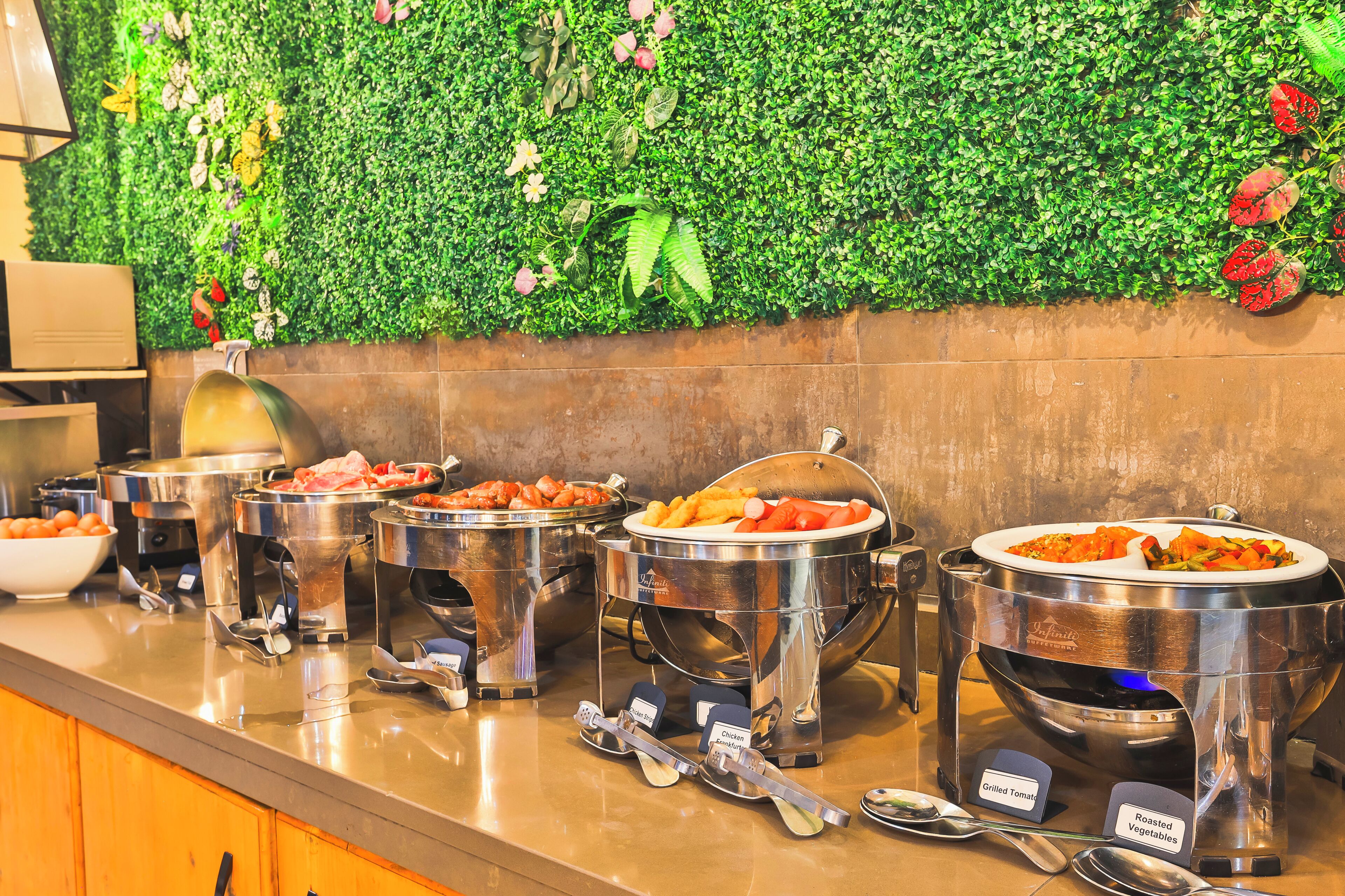 Free daily buffet breakfast 
