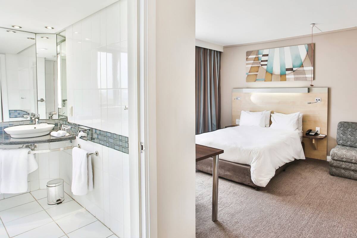 Room, 1 Double Bed with Sofa bed, Accessible | Minibar, in-room safe, desk, laptop workspace