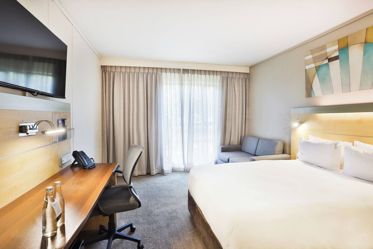 Room, 1 Double Bed with Sofa bed, Accessible | Minibar, in-room safe, desk, laptop workspace