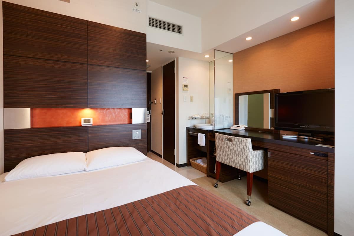 Desk, free WiFi, bed sheets