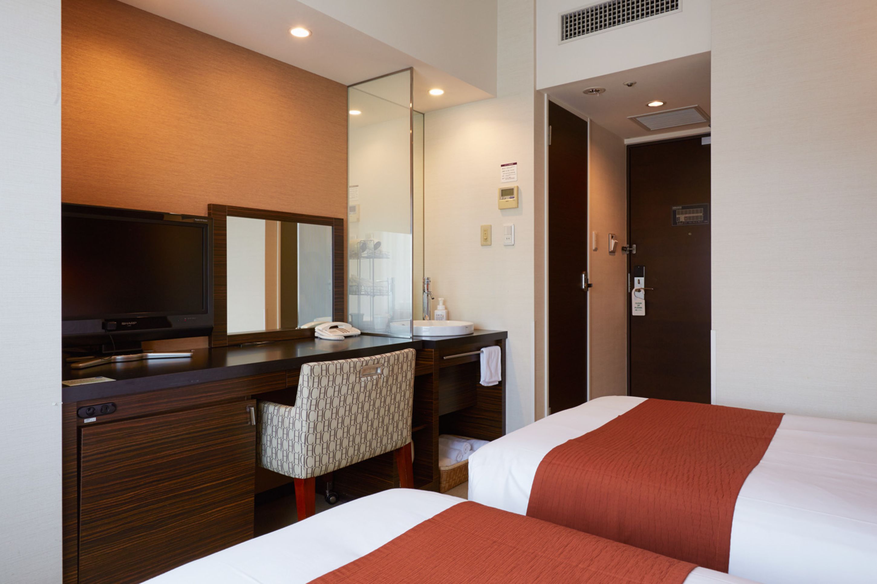 1 bedroom, desk, free wifi, bed sheets