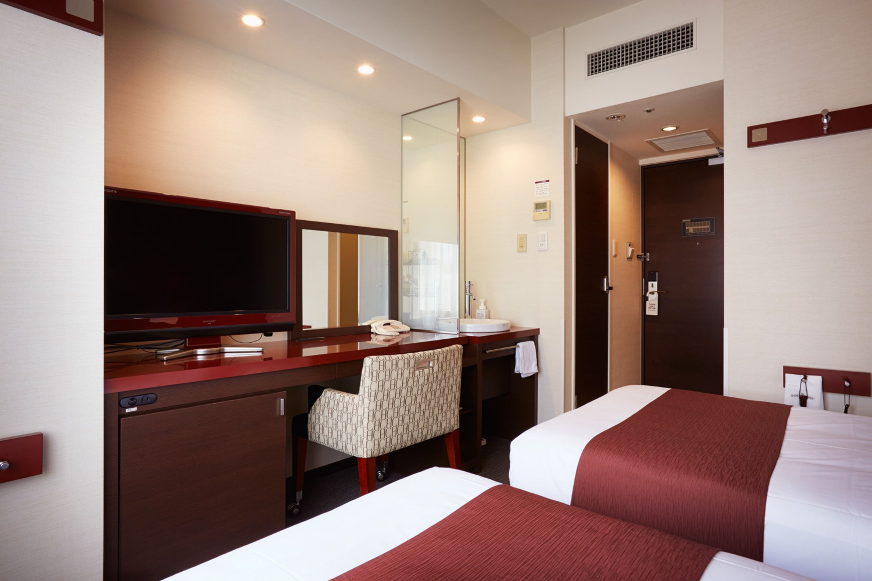 1 bedroom, desk, free wifi, bed sheets