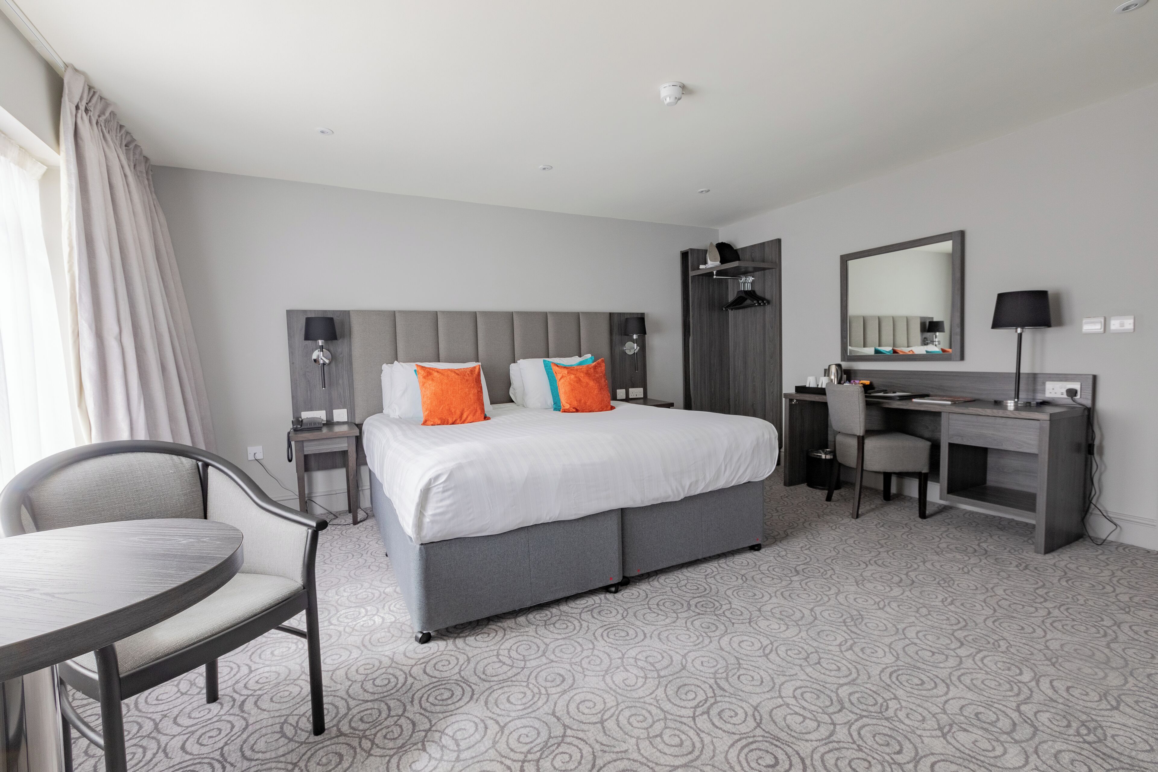 家庭房 | 办公桌、遮光窗帘、熨斗/熨衣板、免费 WiFi