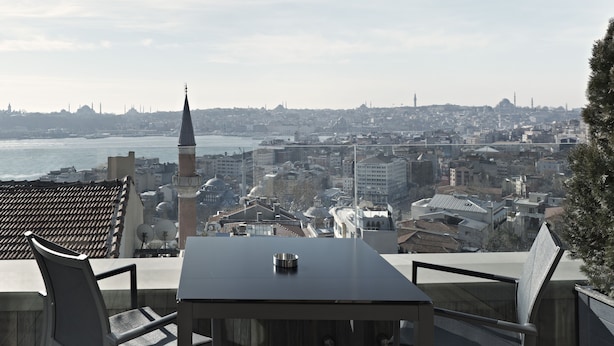 Phòng đôi Superior, hiên | Bộ đồ giường cao cấp, minibar, két bảo mật tại phòng, bàn 