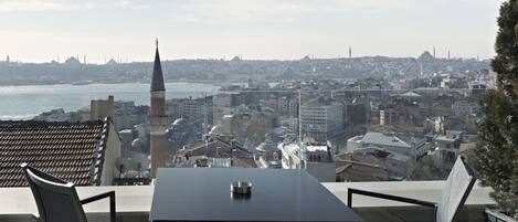 Superior Double Room, Terrace | Premium bedding, minibar, in-room safe, desk