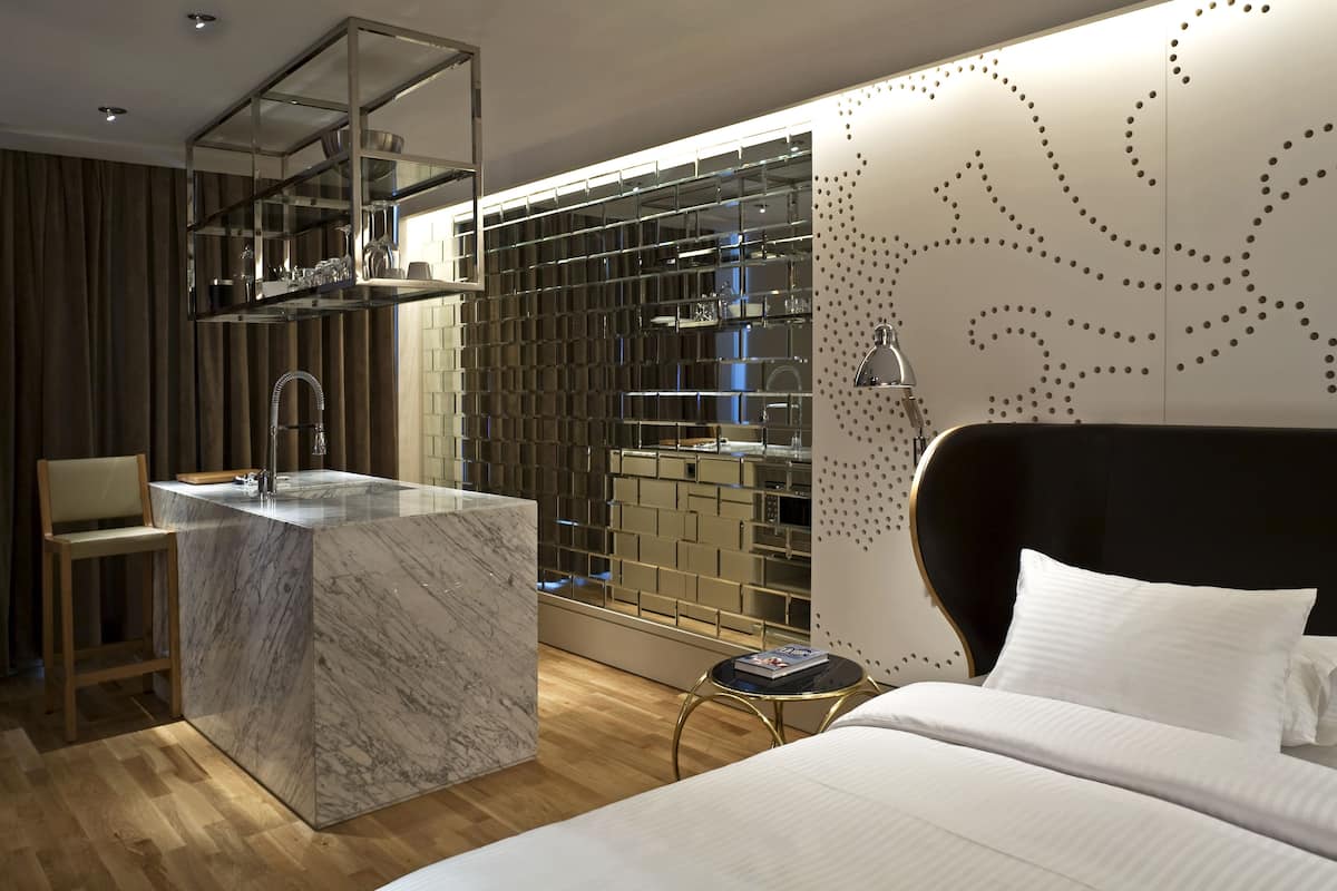 premium bedding, minibar, in-room safe, desk